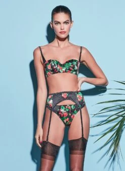Fleur Du Mal Strawberry Print Thong 13 Fleur Du Mal Strawberry Print Thong -Fleur du Mal 201208 FLEURDUMAL SHOT 14 1637crop