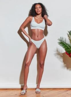 Fleur Du Mal Le Body Seamless Bralette 14 Fleur Du Mal Le Body Seamless Bralette -Fleur du Mal 210317 FLEURDUMAL SHOT 04 0468full