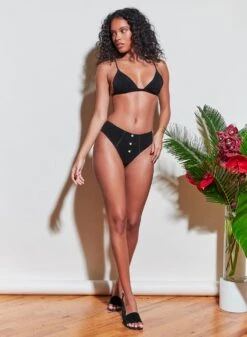 Fleur Du Mal Organic Cotton Cheeky 11 Fleur Du Mal Organic Cotton Cheeky -Fleur du Mal 210317 FLEURDUMAL SHOT 13 2066full 0ce99521 e1c2 4995 bcd3 67fbf6af59ca