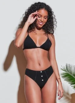 Fleur Du Mal Organic Cotton Cheeky 15 Fleur Du Mal Organic Cotton Cheeky -Fleur du Mal 210317 FLEURDUMAL SHOT 13 2082crop fcd75efa 19b2 4d9c 9be7 623108a1b910