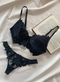 Fleur Du Mal Lily Embroidery Post Surgical Bra -Fleur du Mal Mastectomy Bra Lifestyle 2web