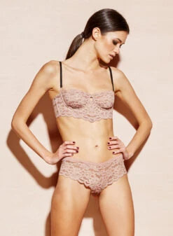 Fleur Du Mal Charlotte Cheekini -Fleur du Mal clbra 2b8e0987 d838 45d8 a4a0 12bdd2a4e6a9