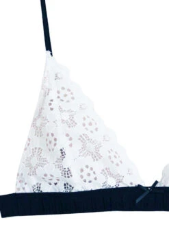 Fleur Du Mal Crochet Lace Triangle Bra -Fleur du Mal white3 753x 14b045b9 1728 4836 a8df 908a477bab3d